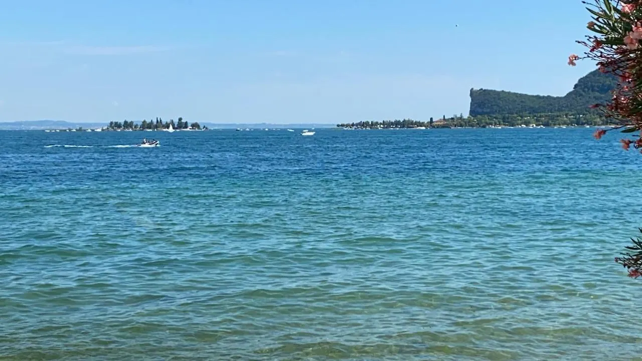 Apartment Casa Vacanze Gardiolina San Felice del Benaco