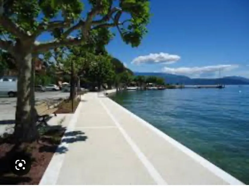 Apartment Casa Vacanze Gardiolina San Felice del Benaco Italy