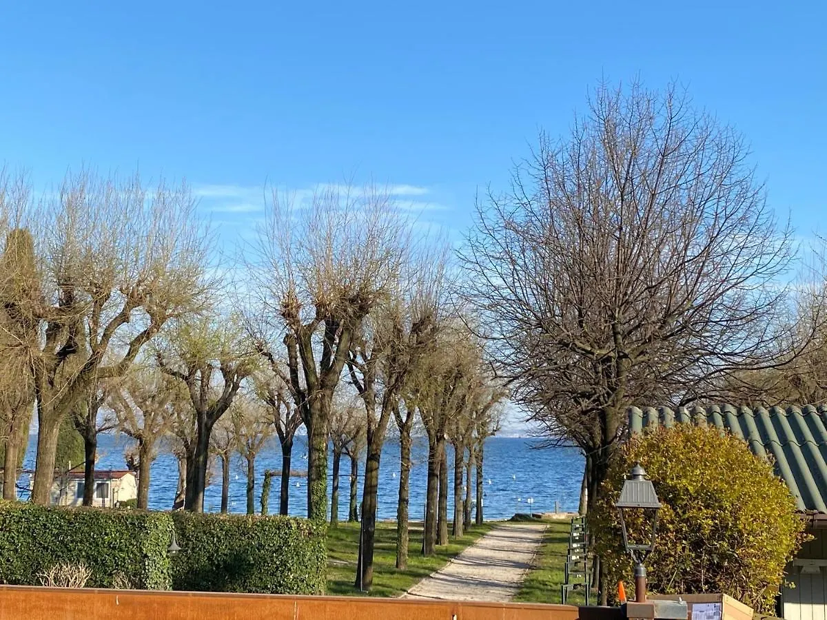 Casa Vacanze Gardiolina San Felice del Benaco Apartment