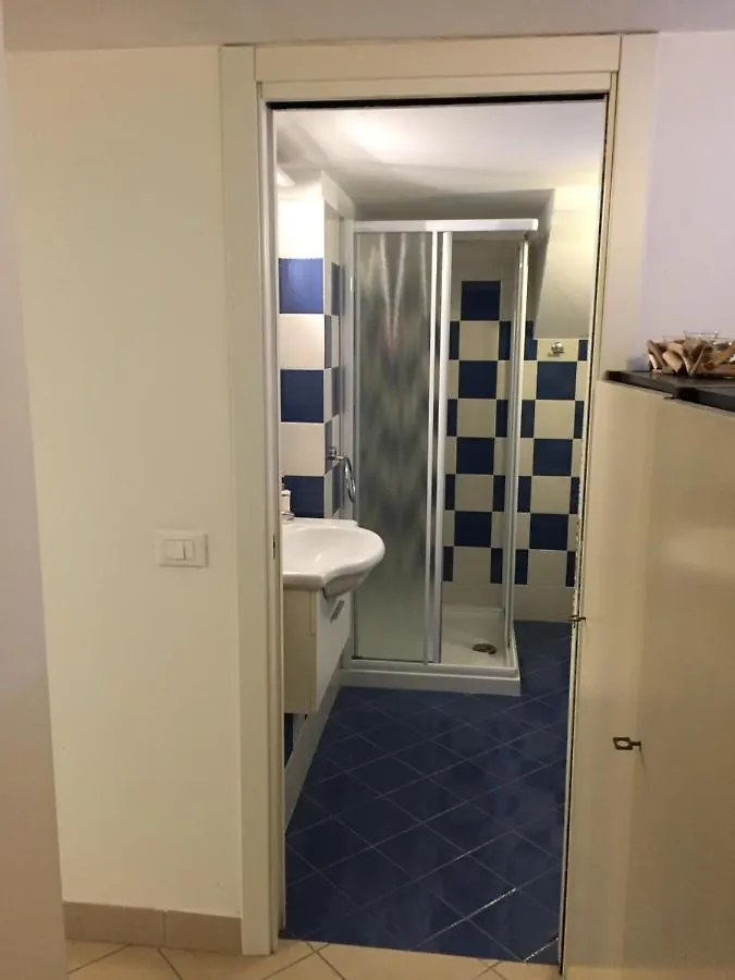 Apartment Casa Vacanze Gardiolina San Felice del Benaco Italy
