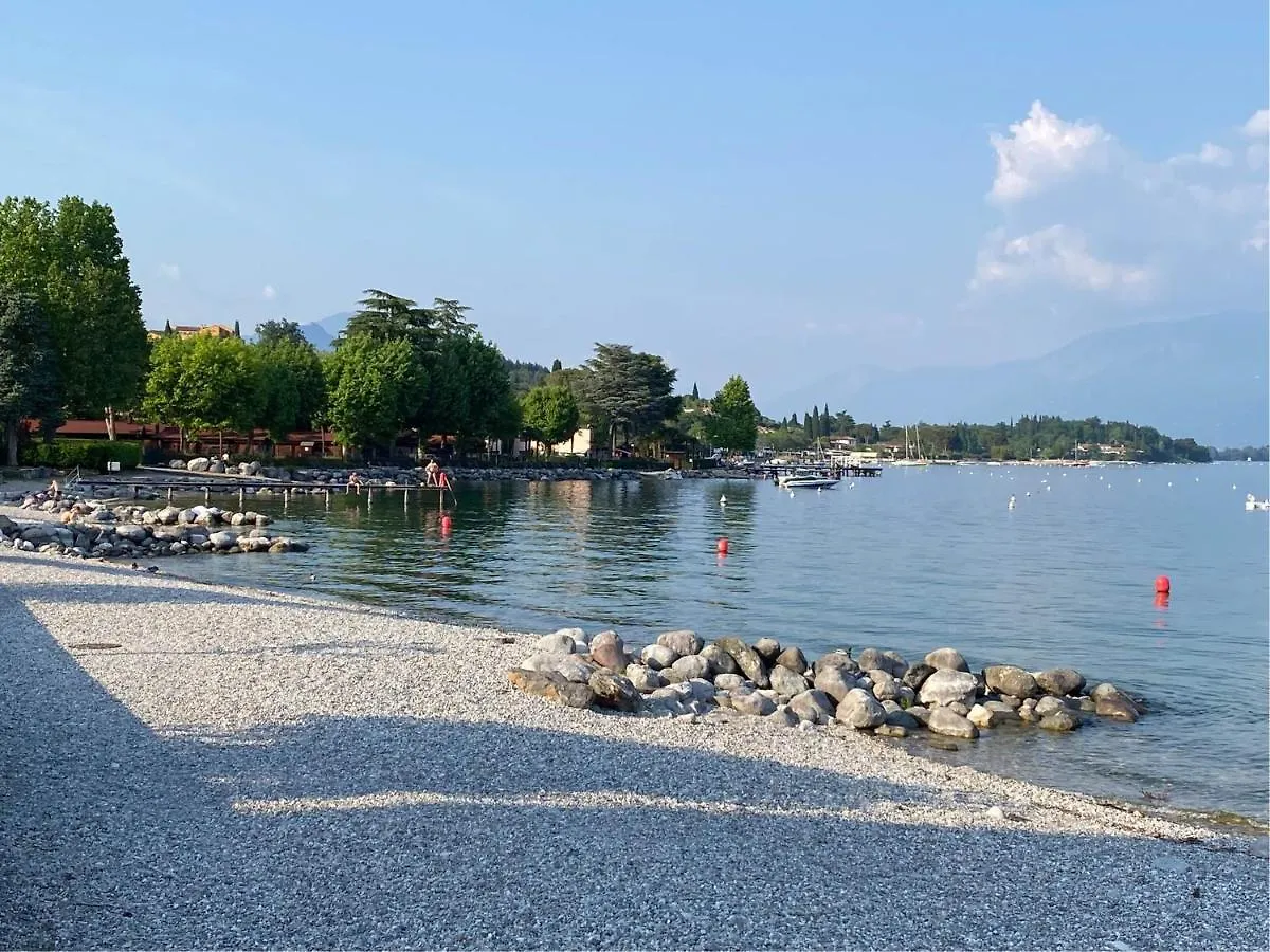 Apartment Casa Vacanze Gardiolina San Felice del Benaco Italy